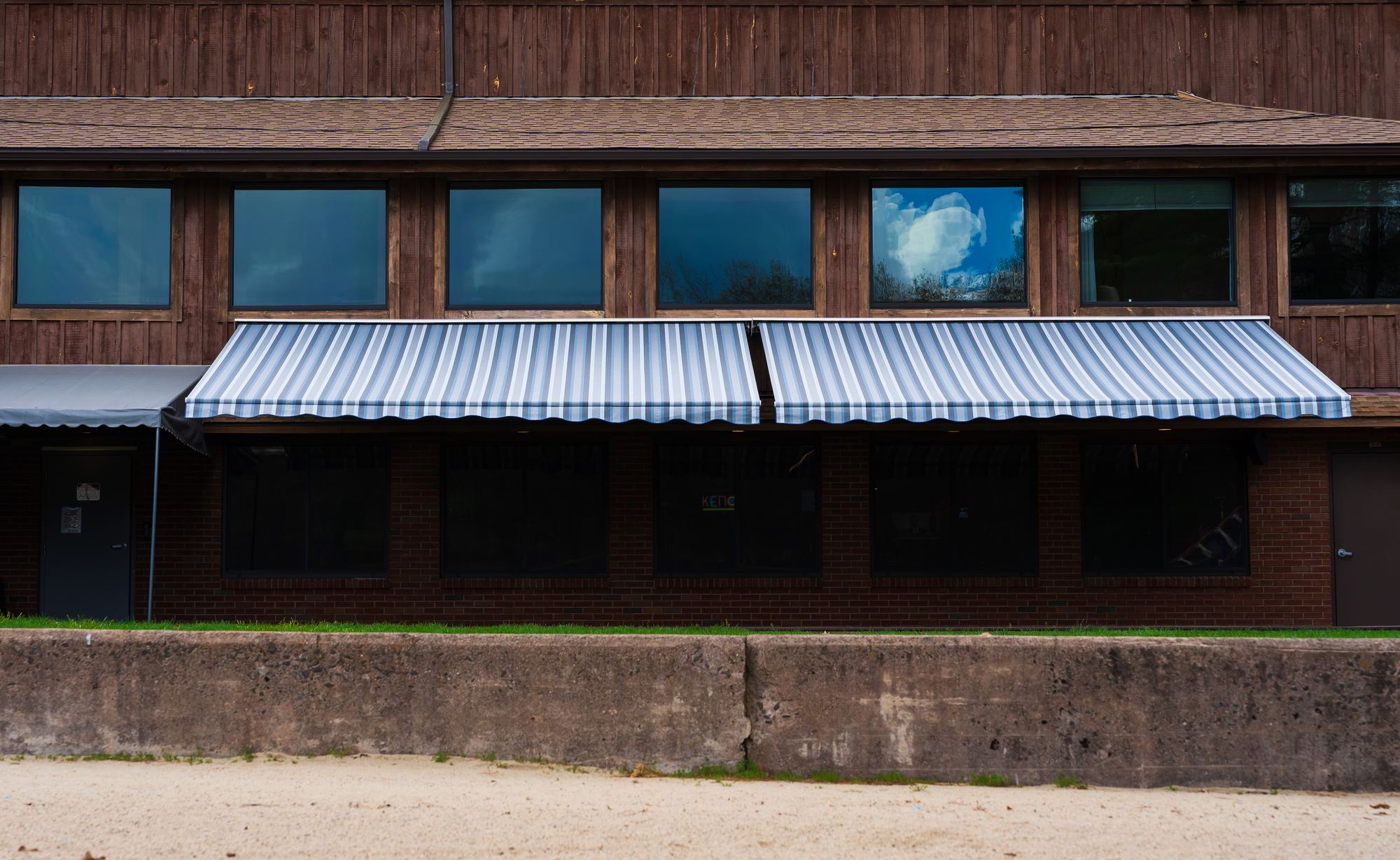 Liberty — commercial retractable awning