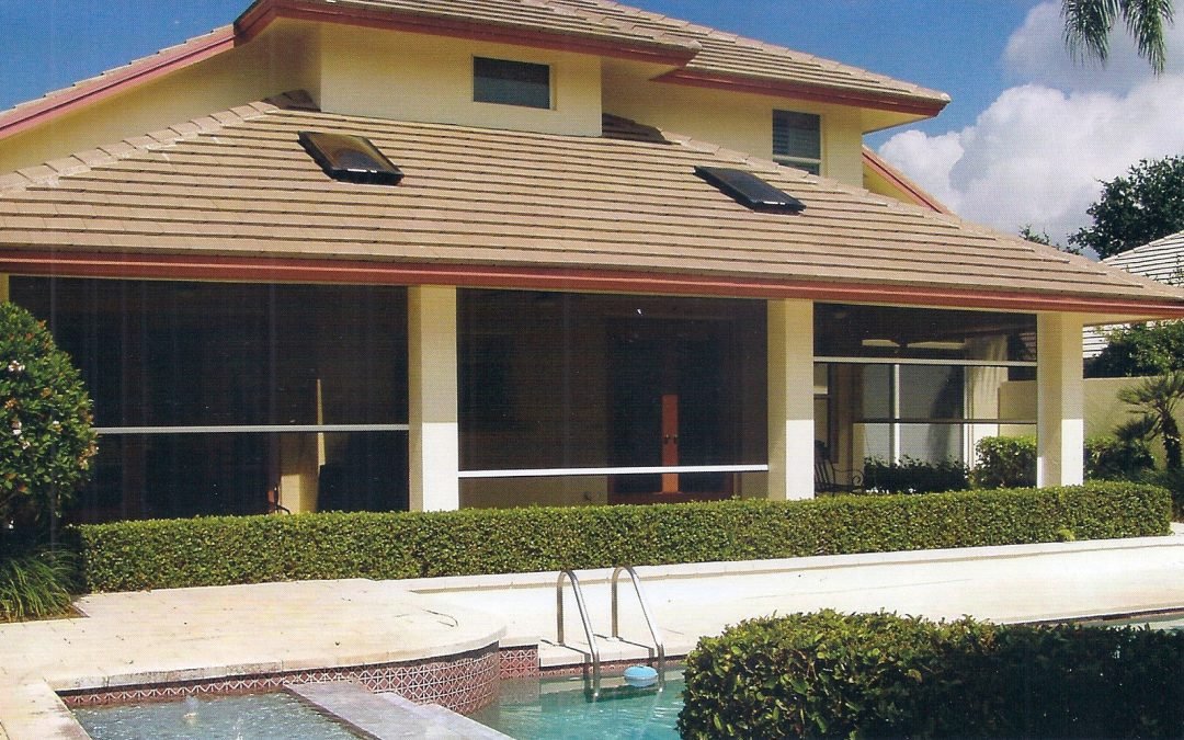 How Motorized Screens Improve Indoor Comfort and Outdoor Privacy